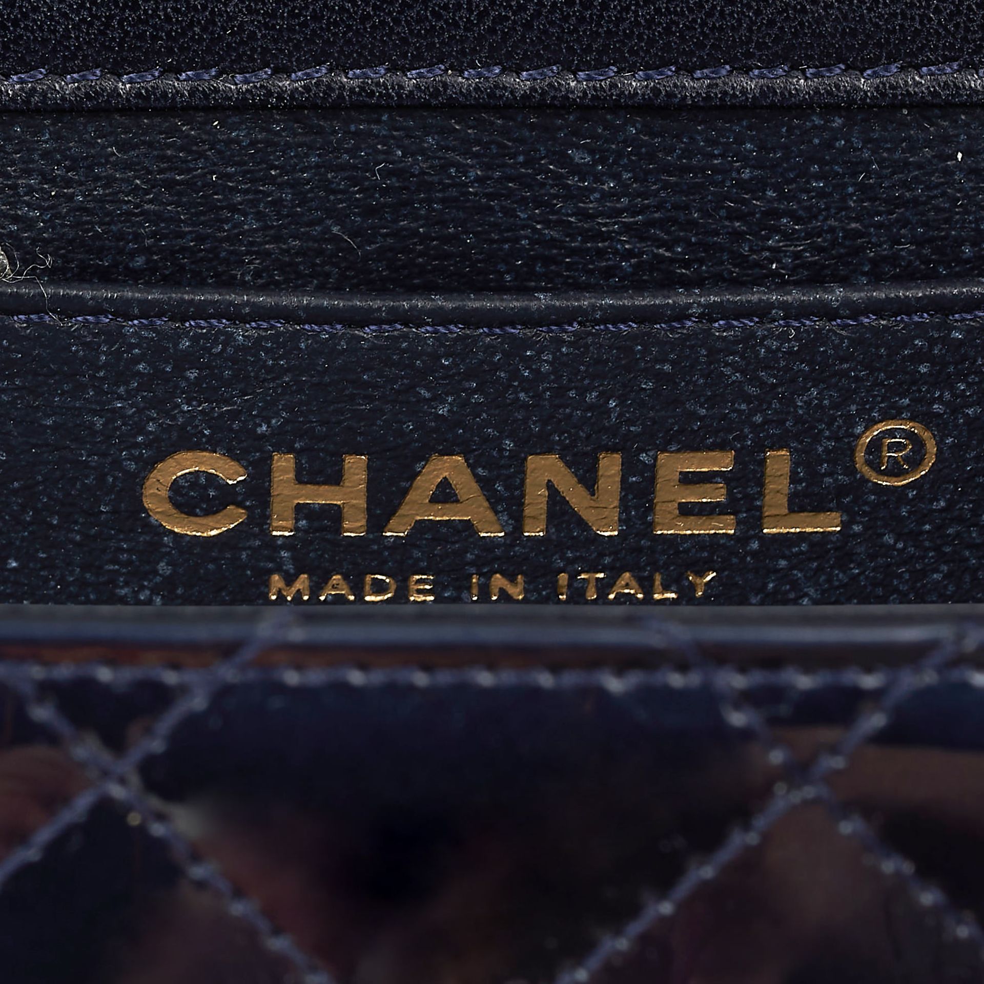 CHANEL, A NAVY PATENT MINI BAG - Bild 8 aus 9