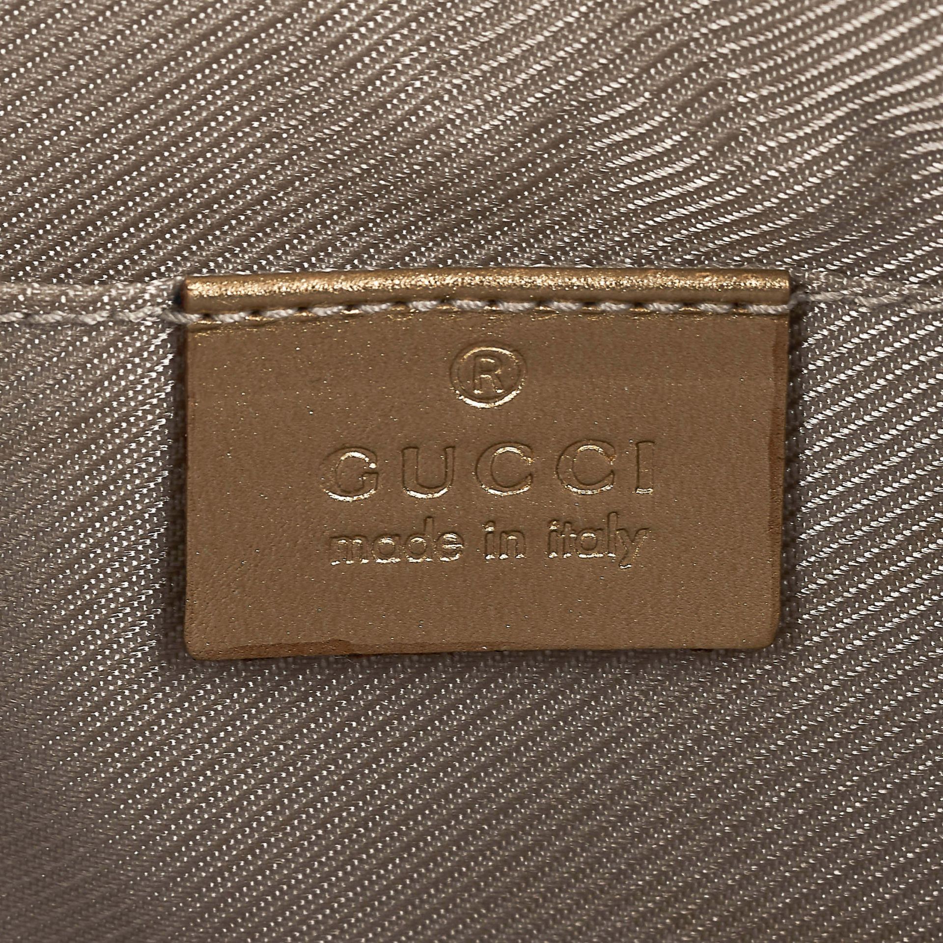 GUCCI, A VINTAGE BLUE AND GOLD CANVAS SHOULDER BAG - Bild 3 aus 4