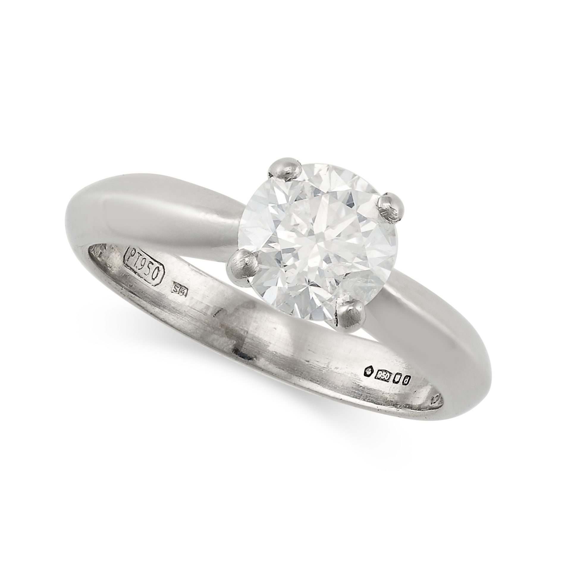 A SOLITAIRE DIAMOND RING in platinum, set with a round brilliant cut diamond of approximately 1.0...
