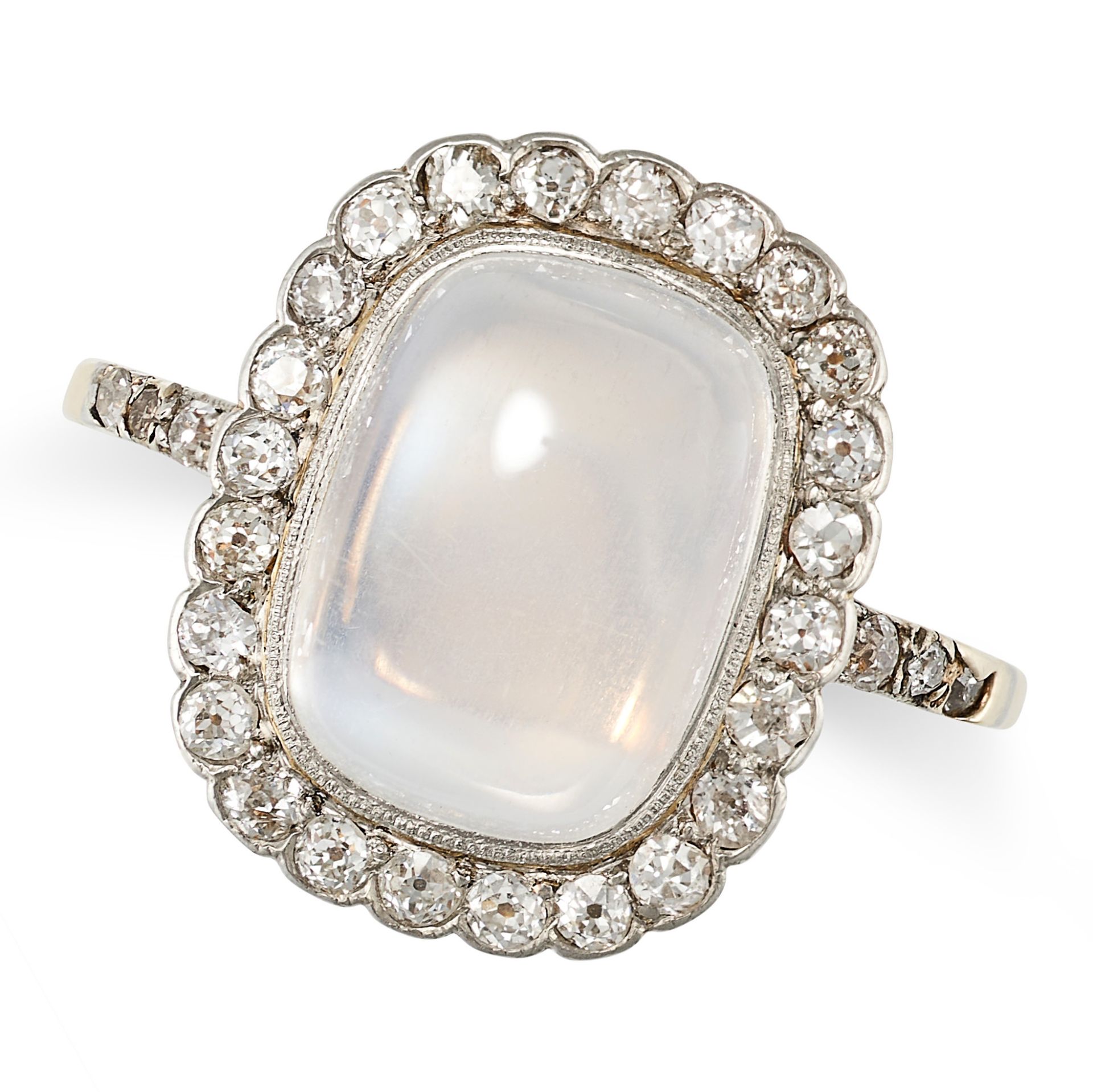 AN ANTIQUE MOONSTONE AND DIAMOND CLUSTER RING, EARLY 20TH CENTURY in yellow gold, set with a cabo...