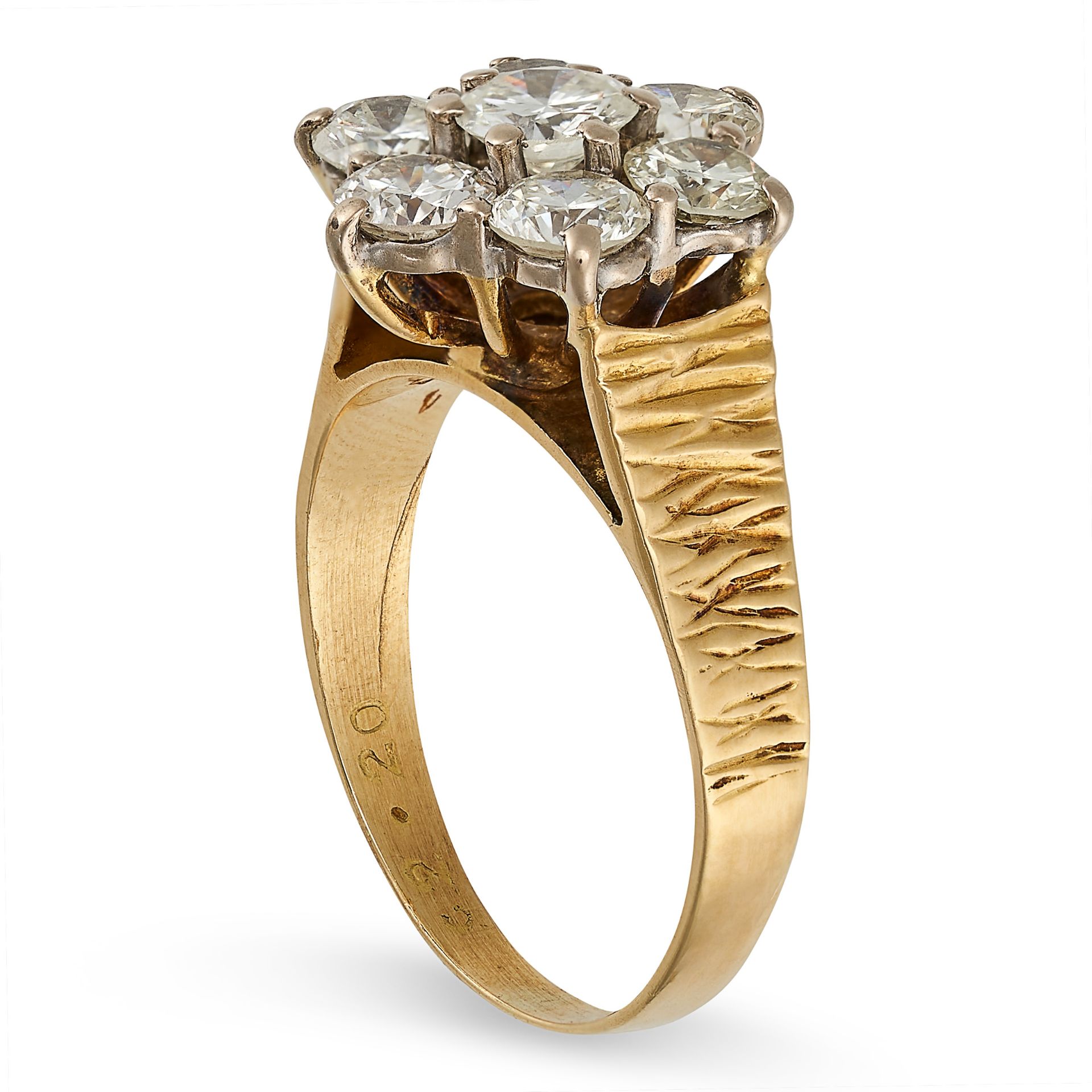 A DIAMOND CLUSTER RING in yellow gold, set with a cluster of round brilliant cut diamonds all tot... - Image 2 of 2