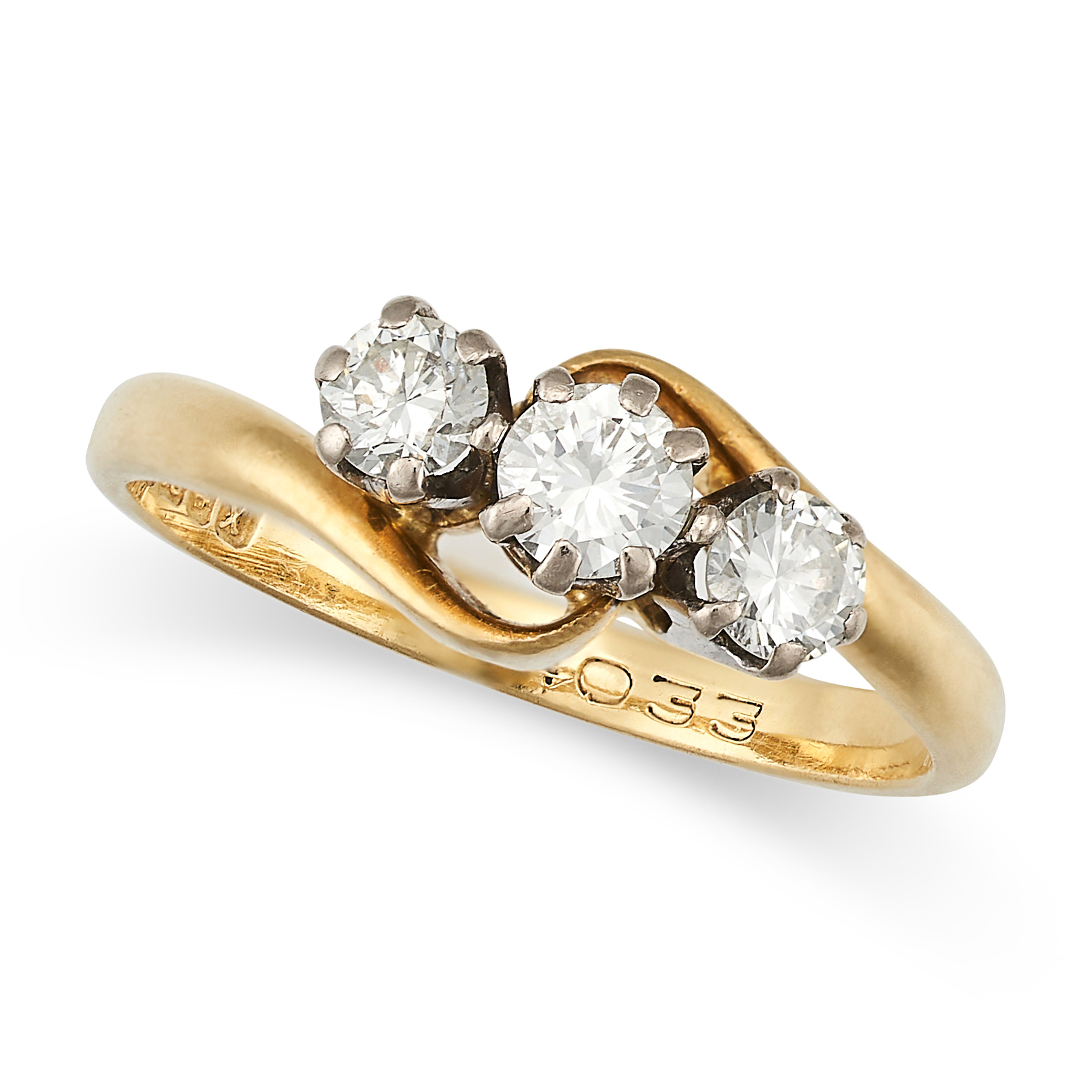 NO RESERVE - A VINTAGE DIAMOND THREE STONE RING in 18ct yellow gold, set with three round brillia...