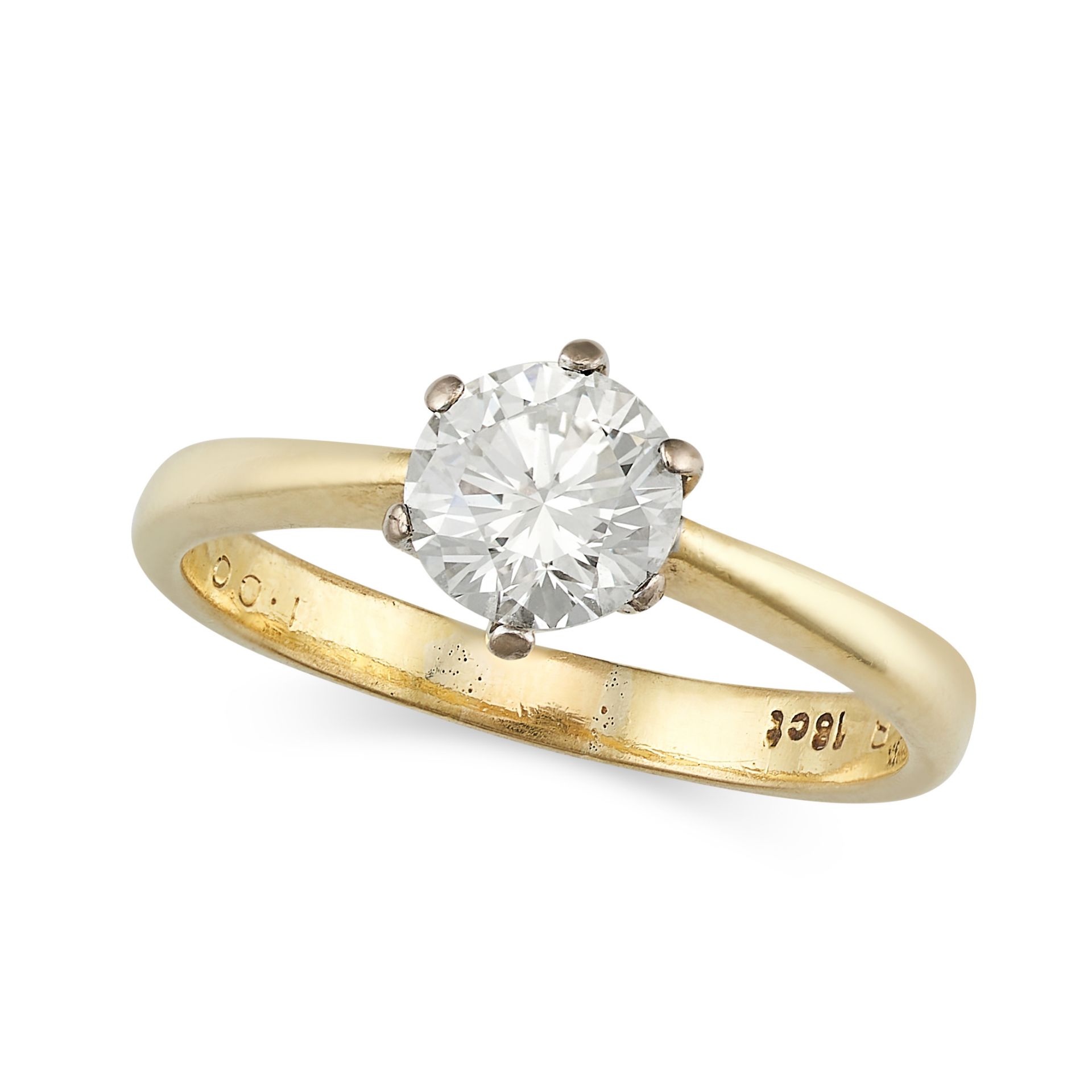 A 1.00 CARAT DIAMOND SOLITAIRE RING in 18ct yellow gold, set with a round brilliant cut diamond o...