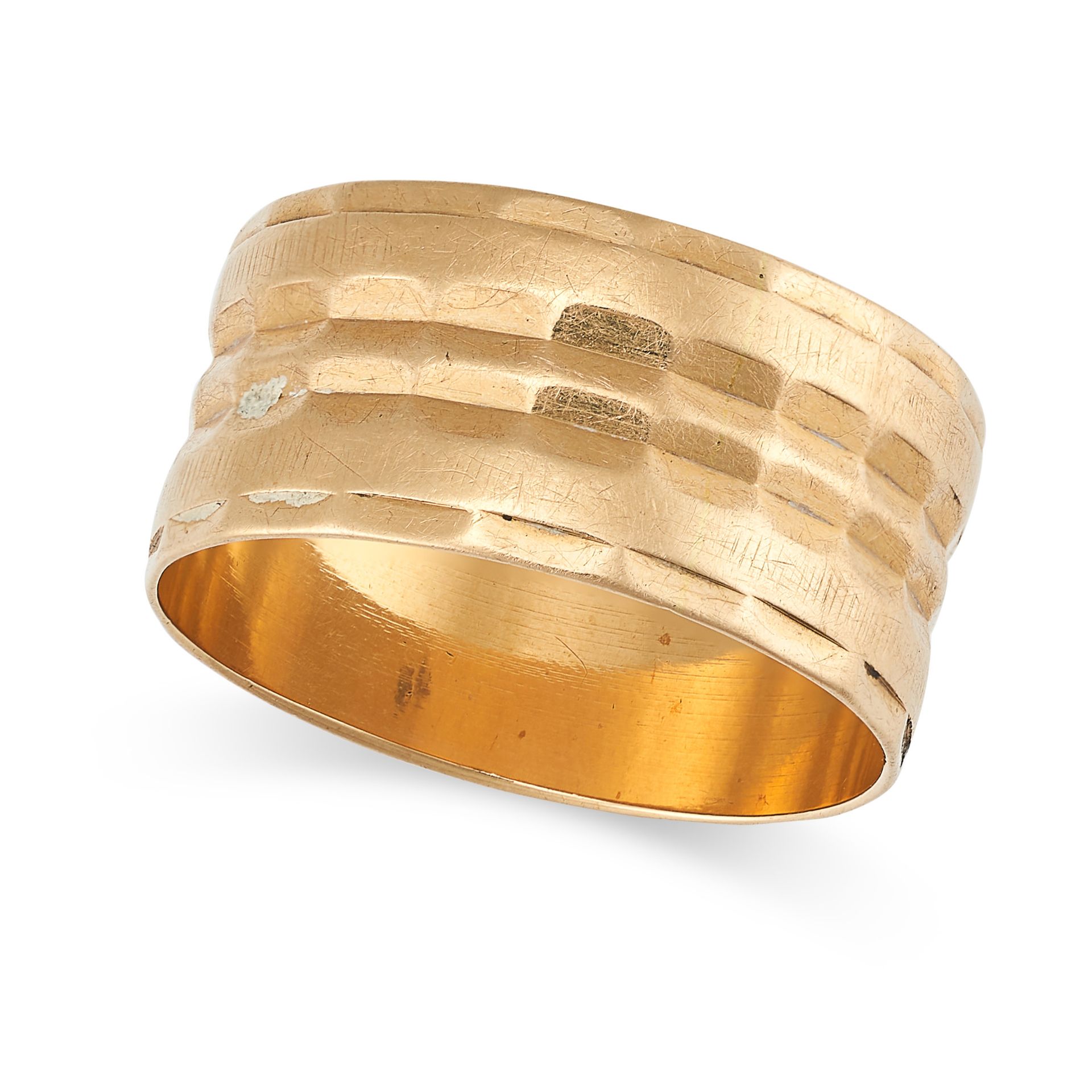 A GOLD BAND RING in textured design, indistinct assay marks, size R / 8.75, 4.6g.