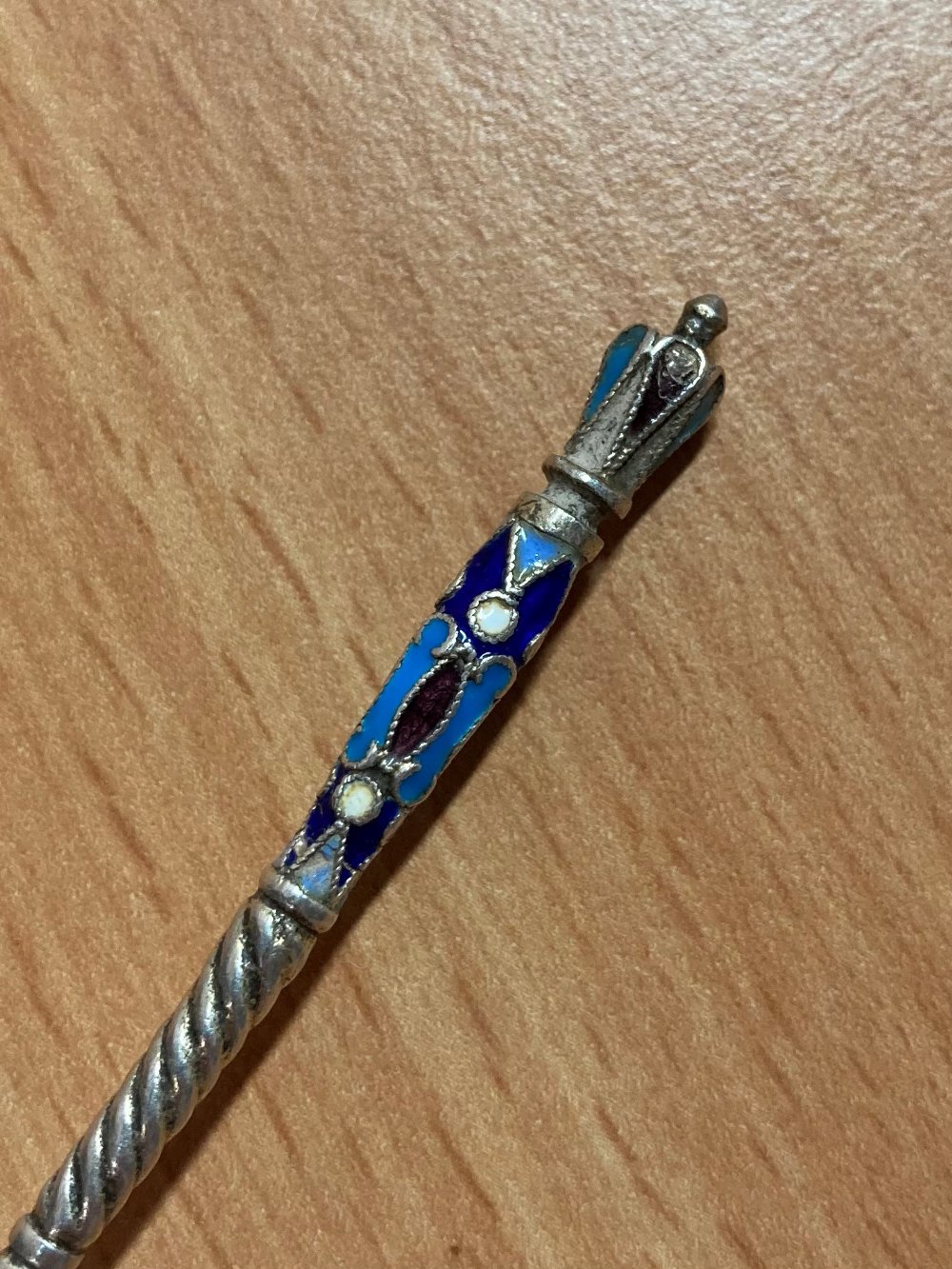 A RUSSIAN SILVER AND ENAMEL SPOON - Image 5 of 5