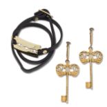 ALEXANDER MCQUEEN - A RAZOR TRIPLE WRAP BRACELET AND A PAIR OF GILT BRASS PENDANT EARRINGS