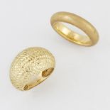 A 9 CARAT GOLD FACETED RING AND A RING, OR SCARF RING