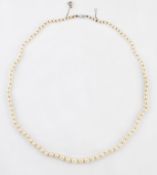 A CULTURED PEARL NECKLACE