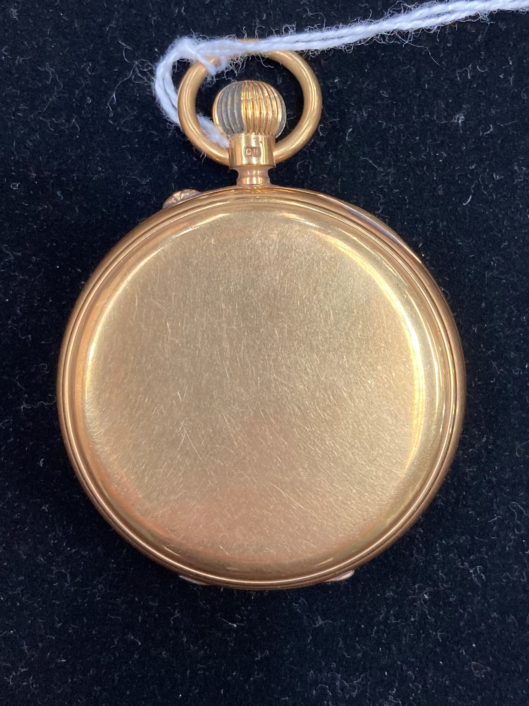 AN 18 CARAT GOLD HUNTER POCKET WATCH AND CHAIN - Image 3 of 11