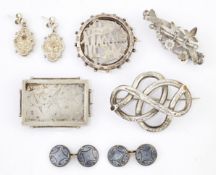 A PAIR OF VICTORIAN AESTHETIC MOVEMENT SILVER EARRINGS, BROOCHES AND A PAIR OF CUFFLINKS