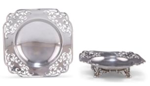 A PAIR OF GEORGE V SILVER DISHES