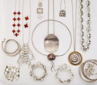 A QUANTITY OF SILVER NECKLACES AND BRACELETS