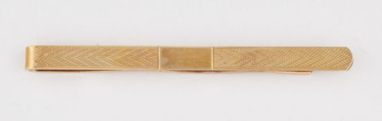 A 9 CARAT GOLD TIE CLIP