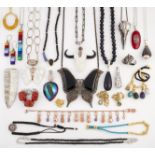 A QUANTITY OF GOOD QUALITY SILVER, METAL AND GEM-SET COSTUME JEWELLERY