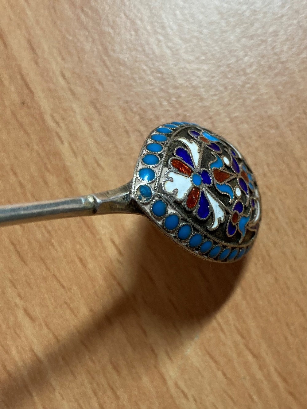 A RUSSIAN SILVER AND ENAMEL SPOON - Image 3 of 5