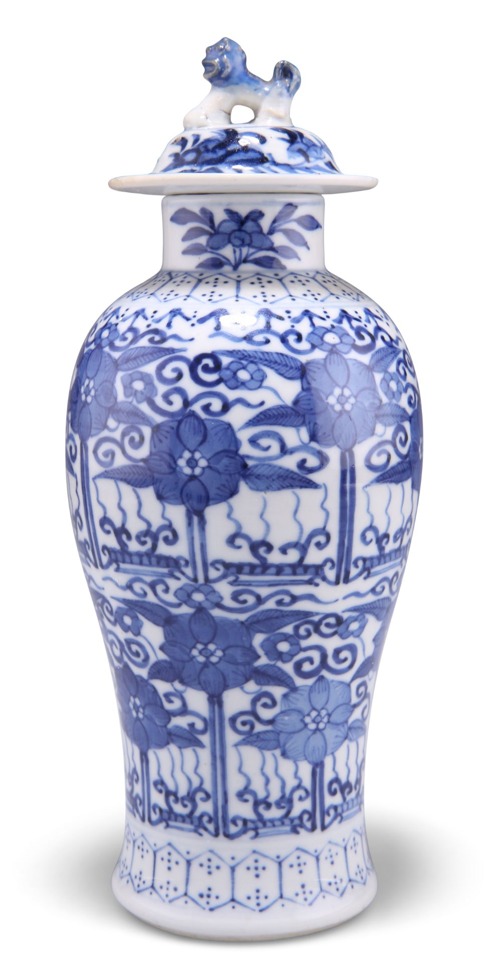 A CHINESE BLUE AND WHITE VASE AND COVER, 19TH CENTURY