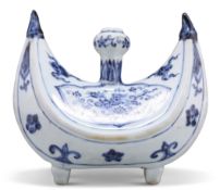 A CHINESE BLUE AND WHITE VASE