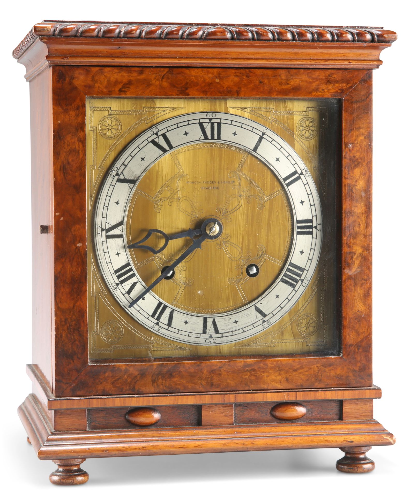 AN EARLY 20TH CENTURY WALNUT MANTEL CLOCK