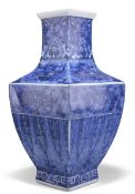 A CHINESE LARGE BLUE AND WHITE VASE