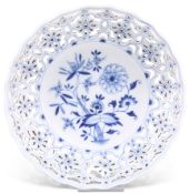 A 19TH CENTURY MEISSEN BLUE AND WHITE PLATE