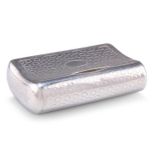 A GEORGE III SILVER SNUFF BOX