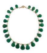 AN AVENTURINE QUARTZ AND CULTURED PEARL NECKLACE