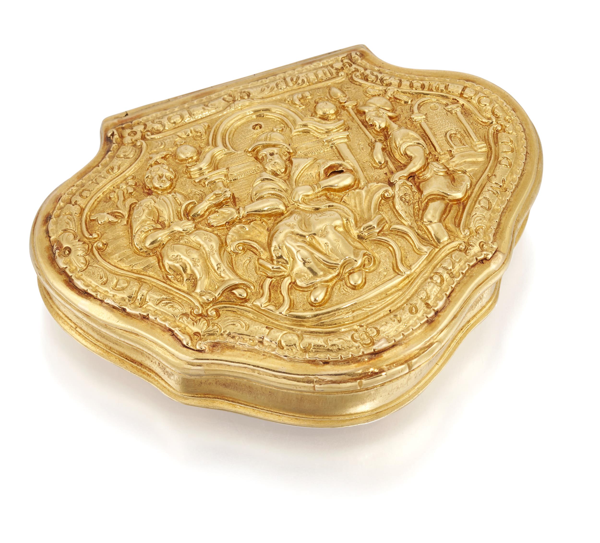 A GEORGE II GOLD SNUFF BOX, APPARENTLY UNMARKED, CIRCA 1740 - Image 2 of 4