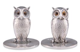 A PAIR OF GEORGE V SILVER NOVELTY OWL MENU HOLDERS