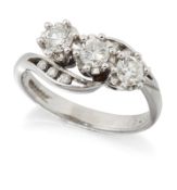 AN 18 CARAT WHITE GOLD DIAMOND THREE STONE RING