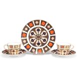 FIVE PIECES OF ROYAL CROWN DERBY IMARI PATTERN, 1128