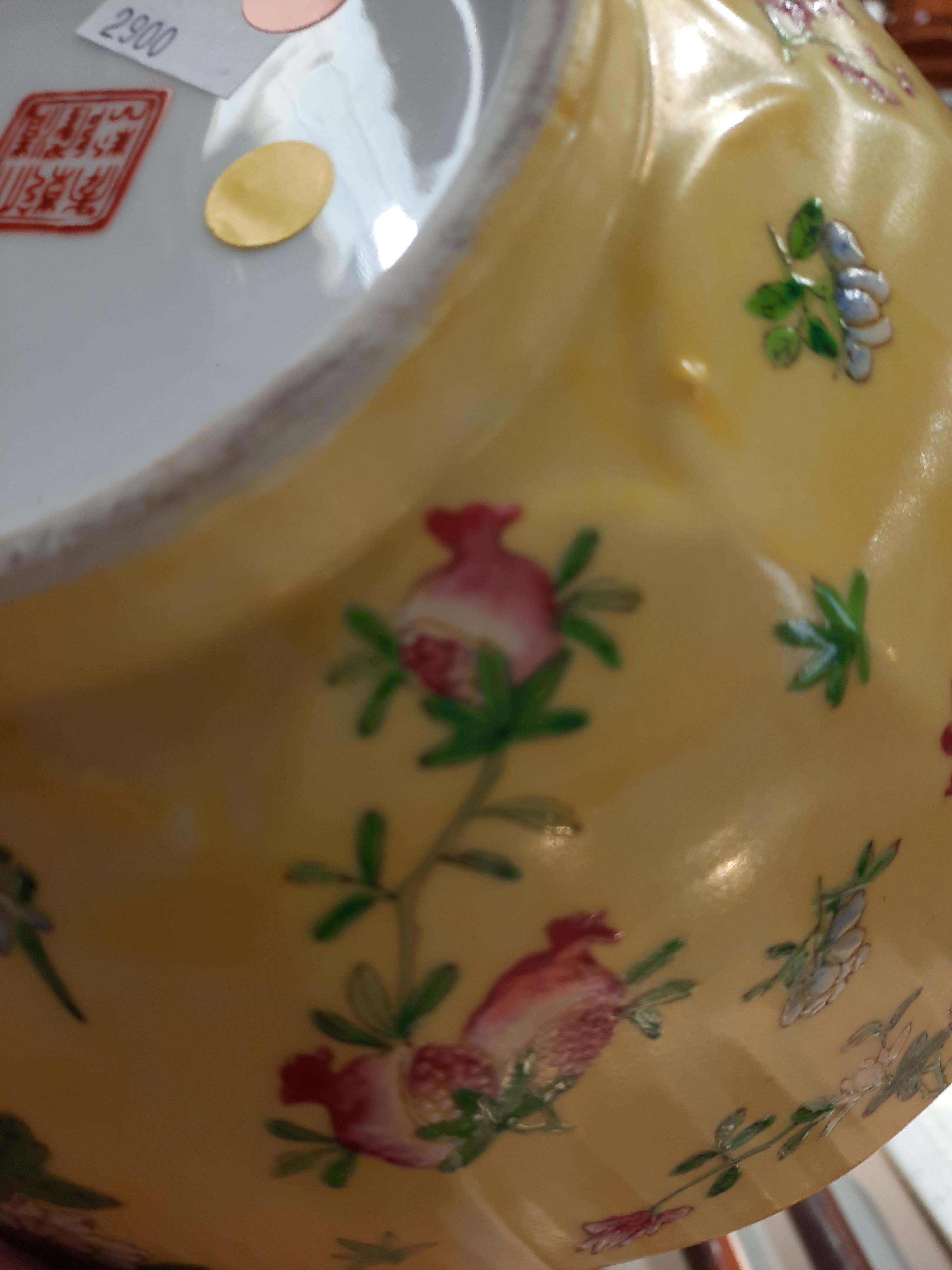 A CHINESE FAMILLE ROSE YELLOW-GROUND BOWL - Image 4 of 4