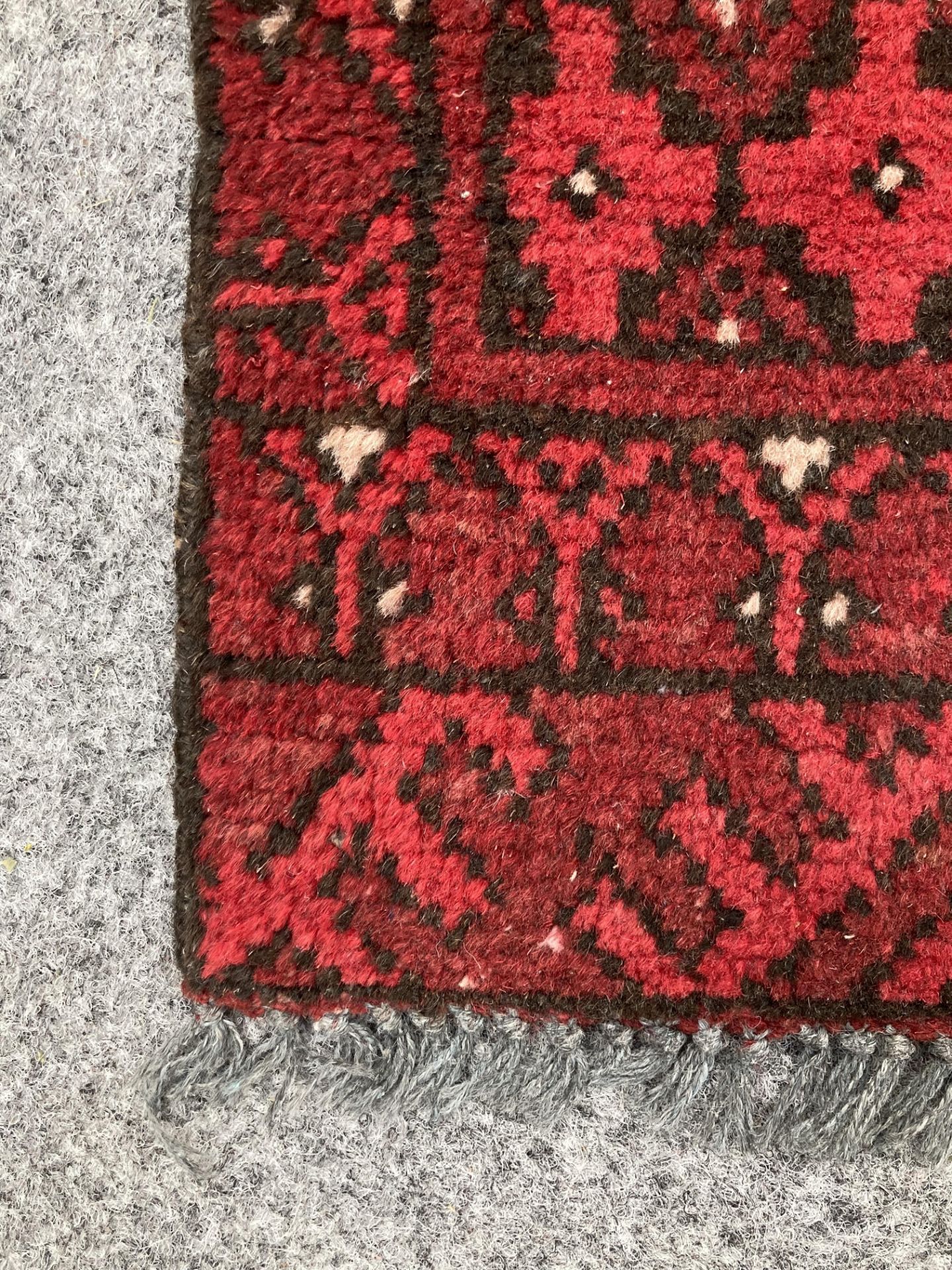 FIVE VARIOUS SMALL RUGS - Image 14 of 18