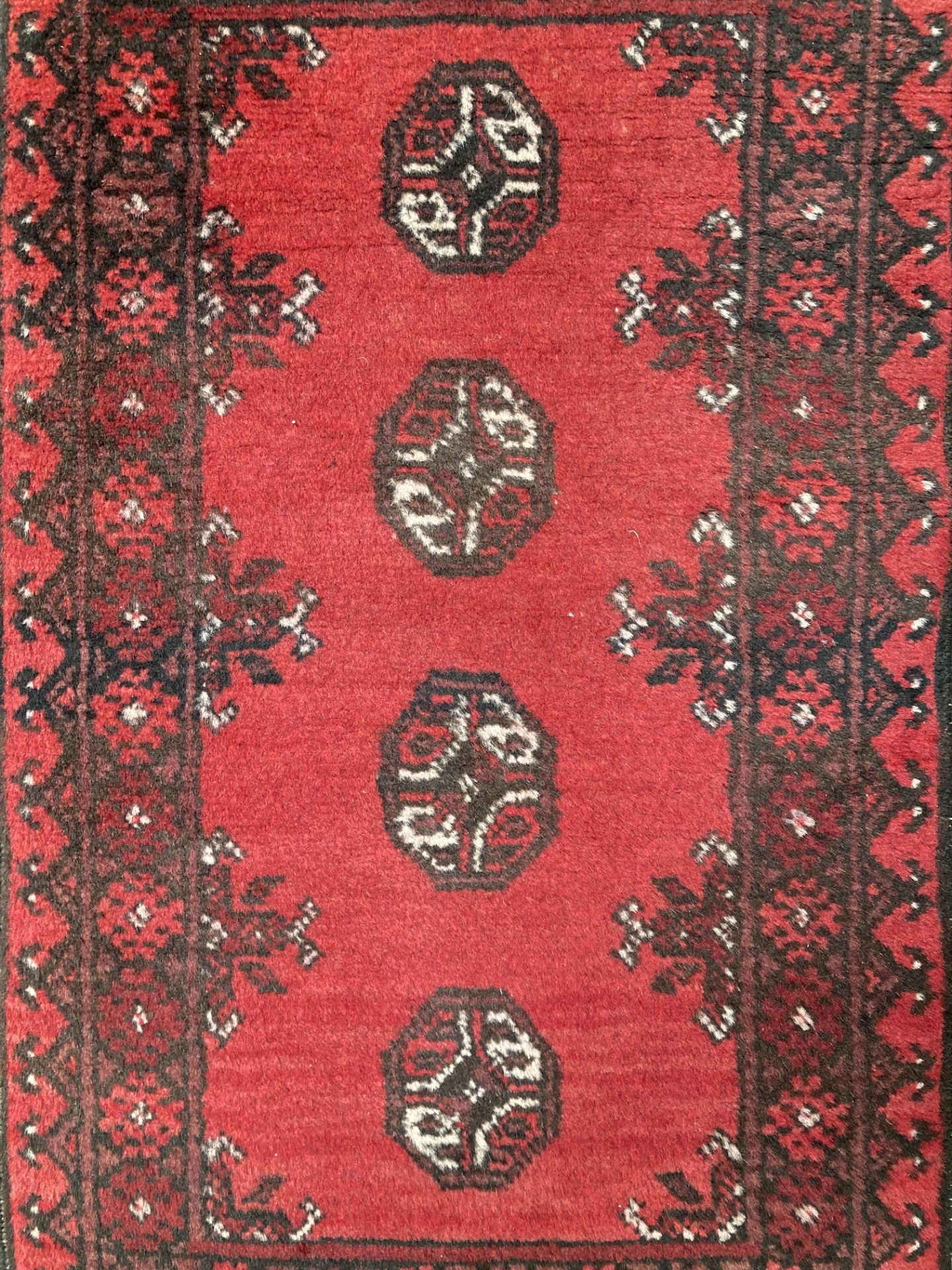 FIVE VARIOUS SMALL RUGS - Image 16 of 18