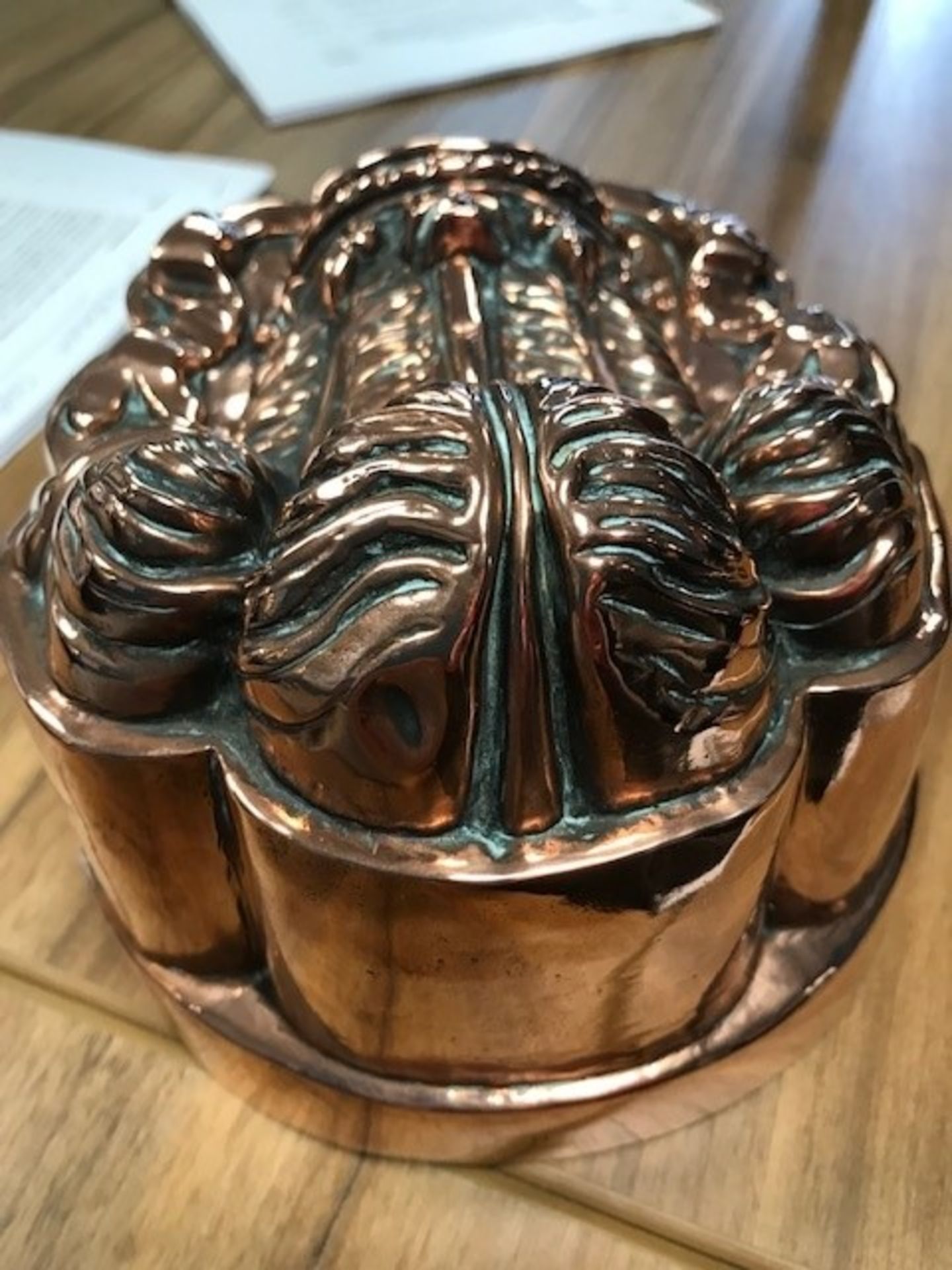 A VICTORIAN 'PRINCE OF WALES FEATHERS' COPPER JELLY MOULD - Image 11 of 11