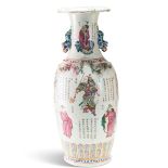 A LARGE 19TH CENTURY CHINESE FAMILLE ROSE VASE