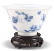 A CHINESE BLUE AND WHITE WINE CUP