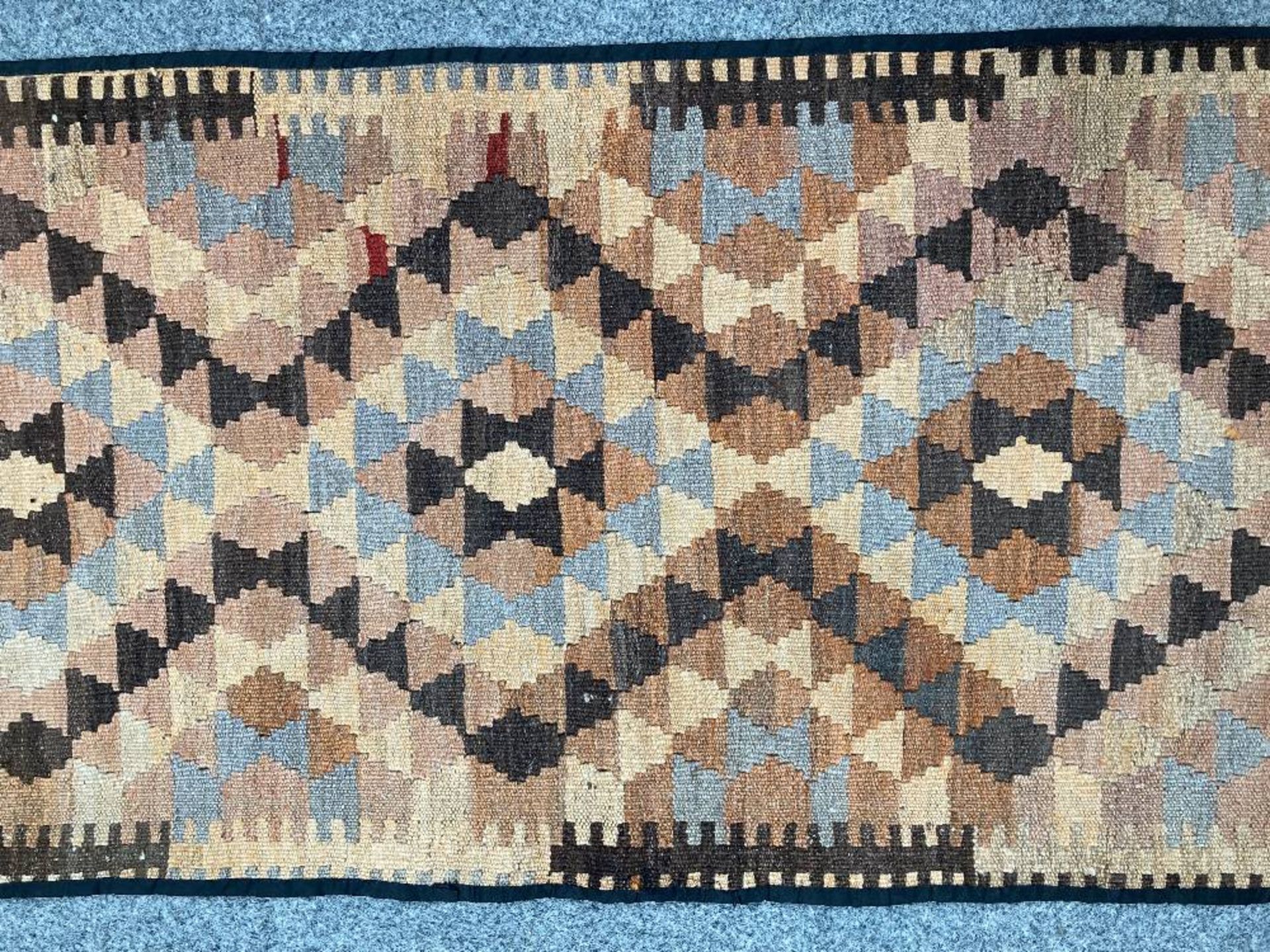 FIVE VARIOUS SMALL RUGS - Image 7 of 18