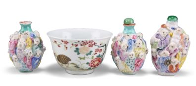 A CHINESE FAMILLE ROSE 'QUAIL' BOWL & FAMILLE ROSE SNUFF BOTTLES