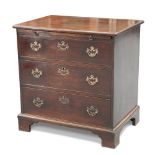 A GEORGE III MAHOGANY CHEST OF DRAWERS