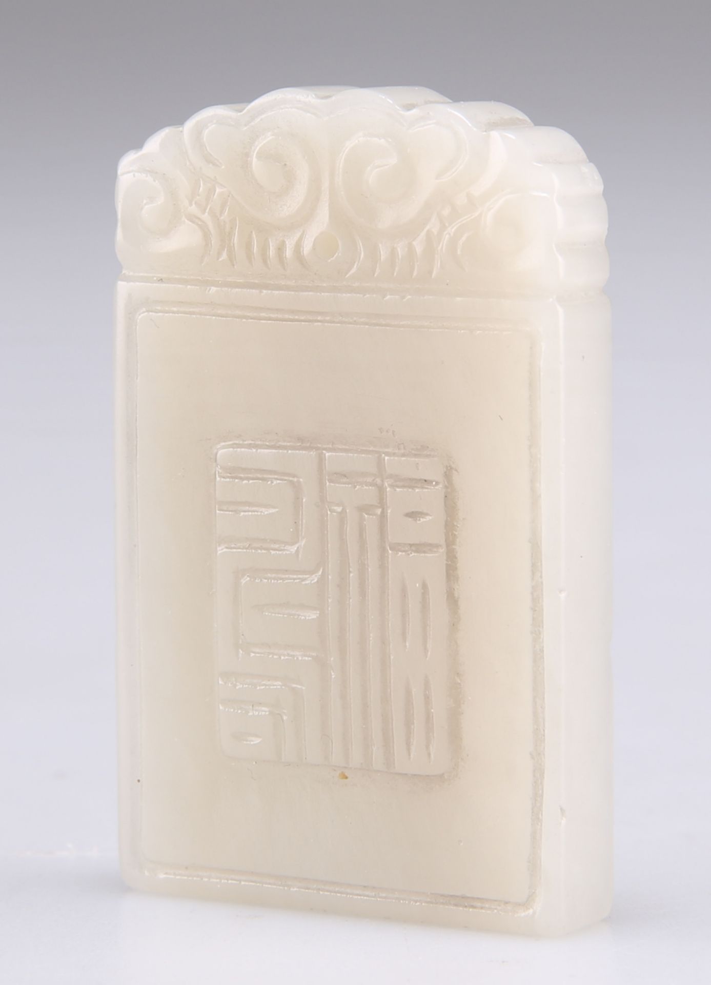 A CHINESE JADE PENDANT PLAQUE - Bild 2 aus 2