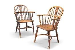 A 19TH CENTURY YEW WOOD WINDSOR CHAIR