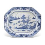 AN 18TH CENTURY CHINESE EXPORT BLUE AND WHITE DISH