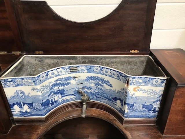 A GEORGIAN MAHOGANY WASHSTAND - Image 2 of 7