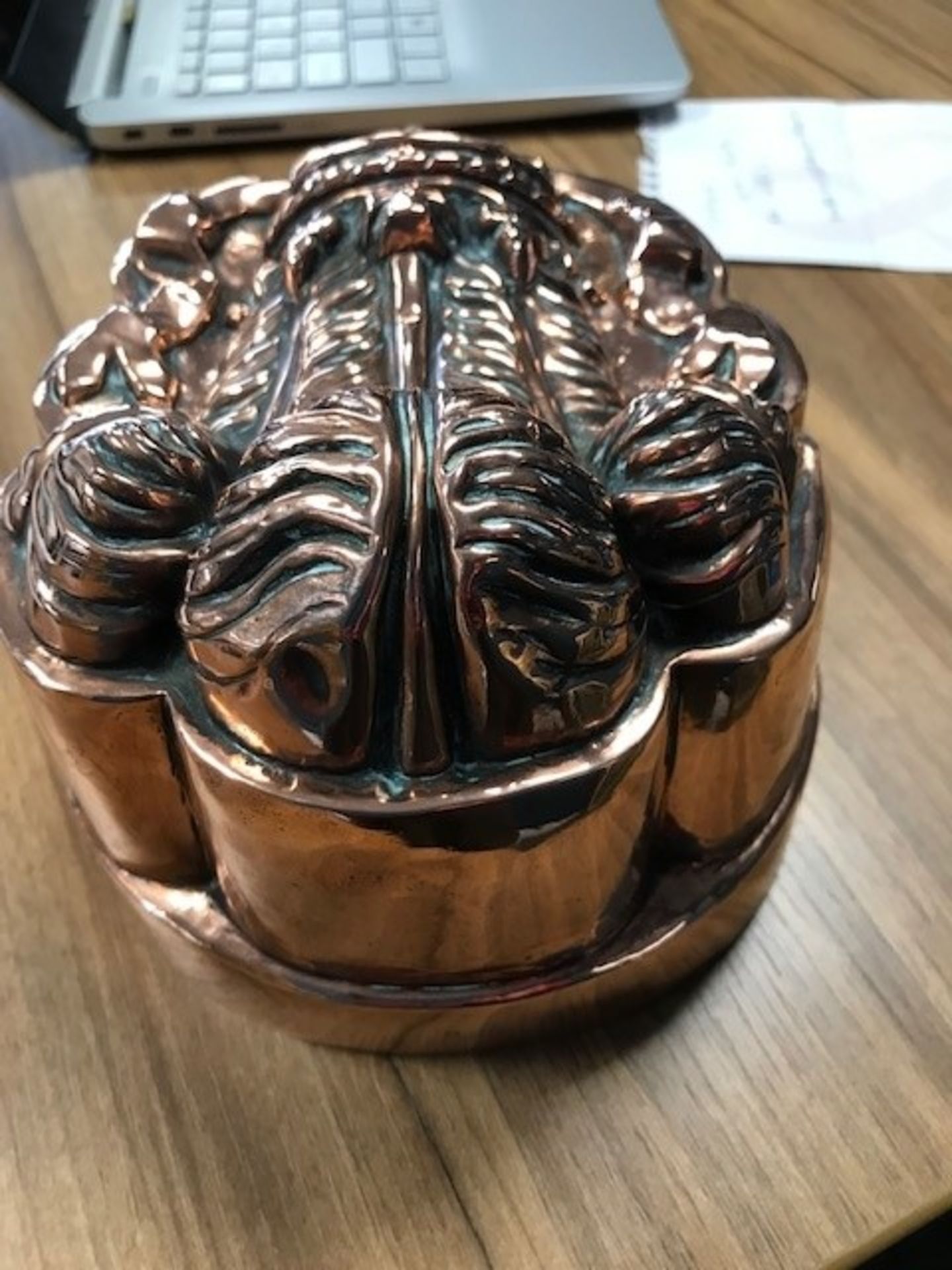 A VICTORIAN 'PRINCE OF WALES FEATHERS' COPPER JELLY MOULD - Image 5 of 11