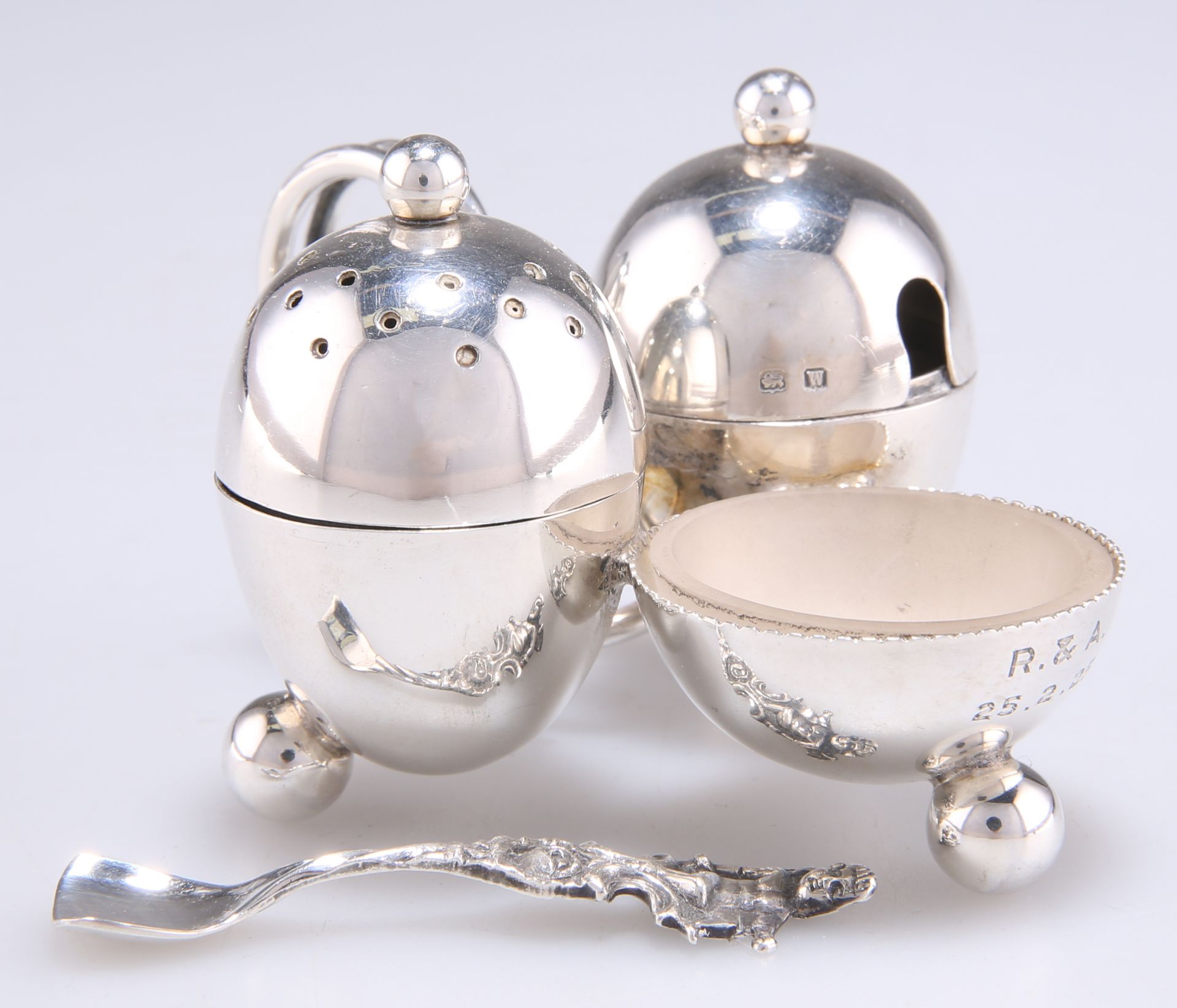 A GEORGE V SILVER CRUET