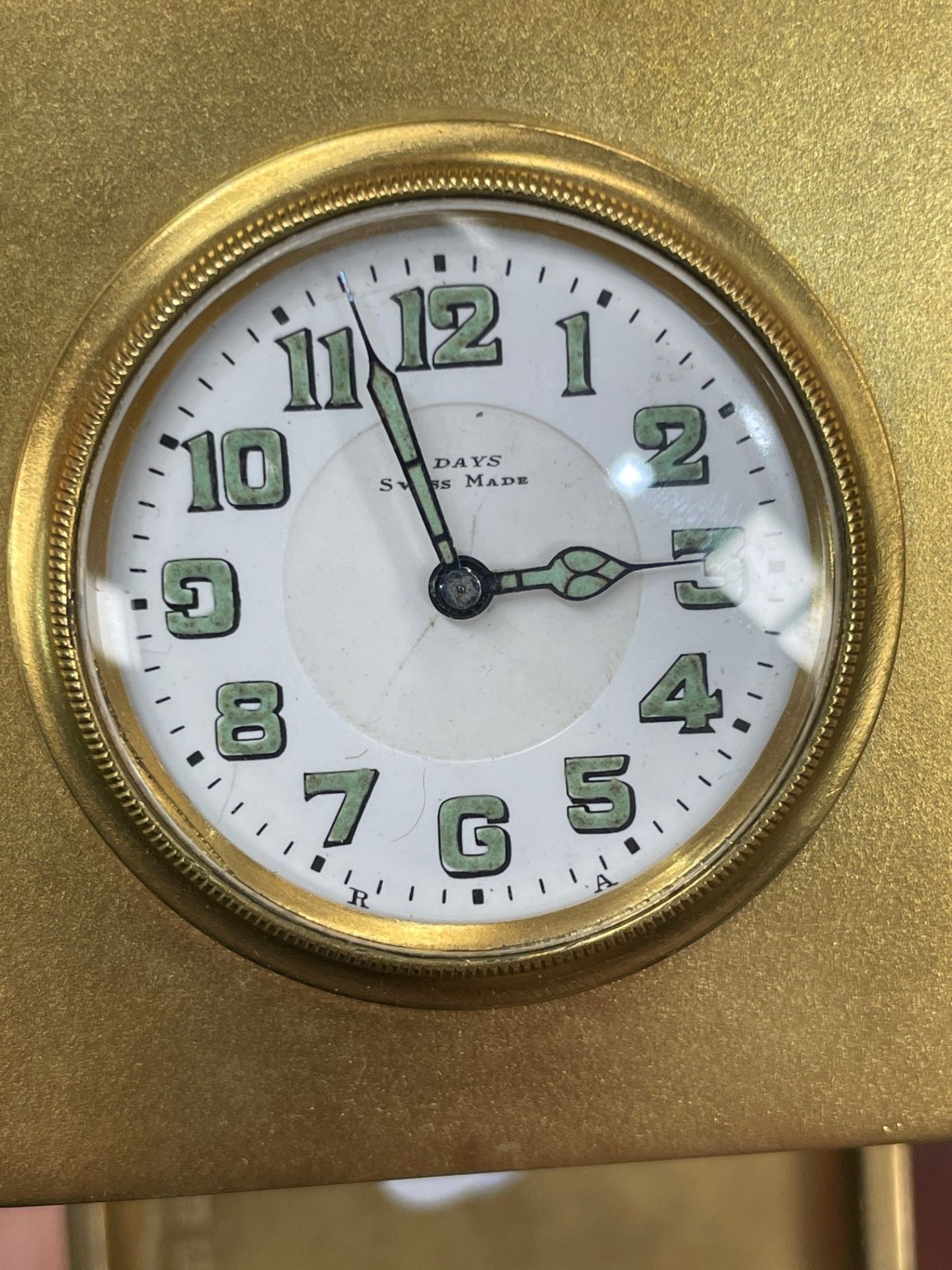 A SILVER-GILT FOLDING TRAVEL ALARM CLOCK - Bild 6 aus 10