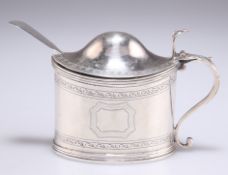 AN EDWARDIAN SILVER MUSTARD POT