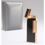 A DUNHILL BLACK LACQUER LIGHTER