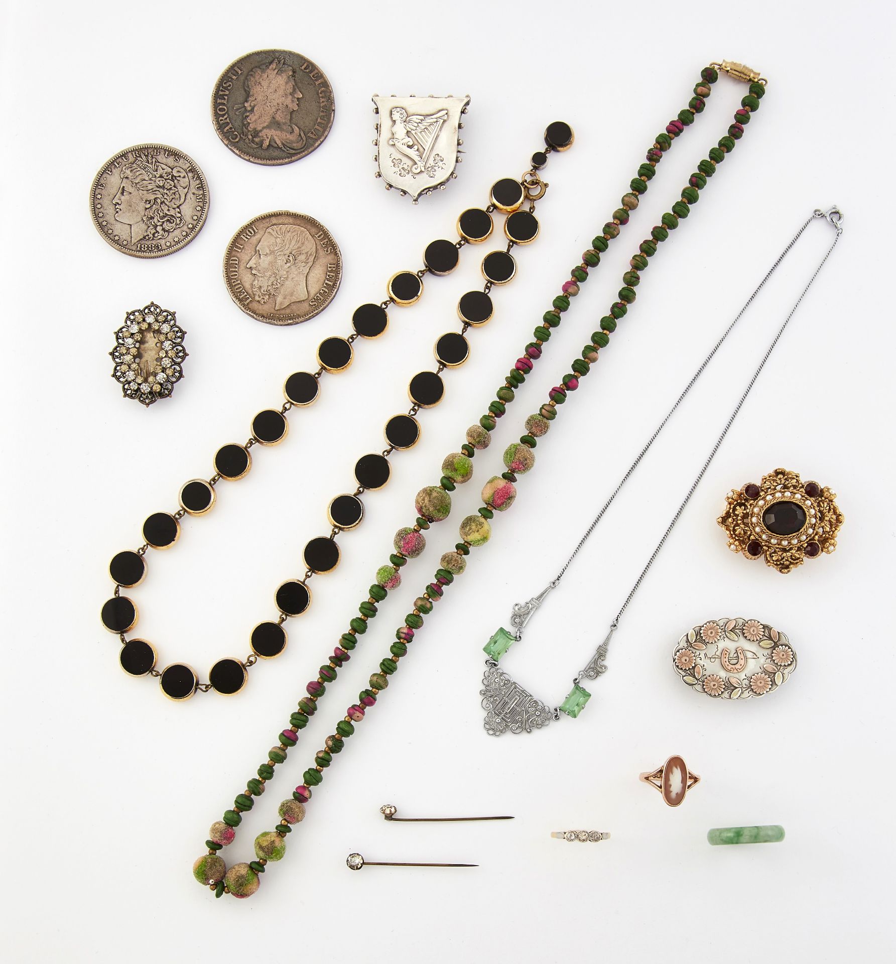 A GROUP OF JEWELLERY AND COINS
