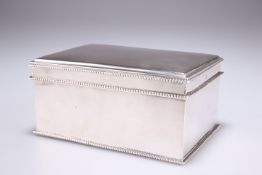 AN EARLY 20TH CENTURY DUTCH SILVER BOX